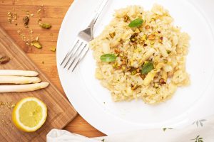Vegán és gluténmentes spárgás rizottó recept