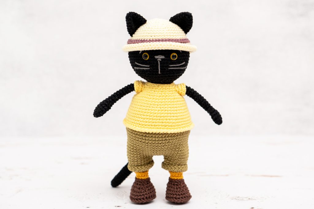 Fekete macsak amigurumi - ingyenes horgolásminta