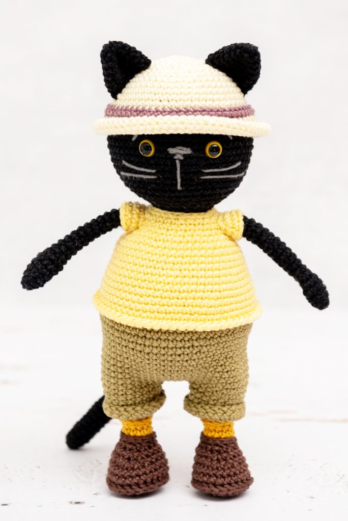 Fekete macsak amigurumi - ingyenes horgolásminta
