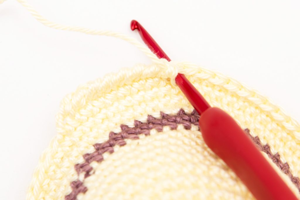 Fekete macsak amigurumi - ingyenes horgolásminta